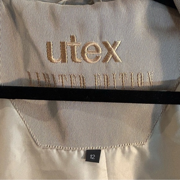 UTEX LIMITED EDITION Sz 12 Trench Coat Turned Collar Shoulder Pads Back Slit - Picture 12 of 12